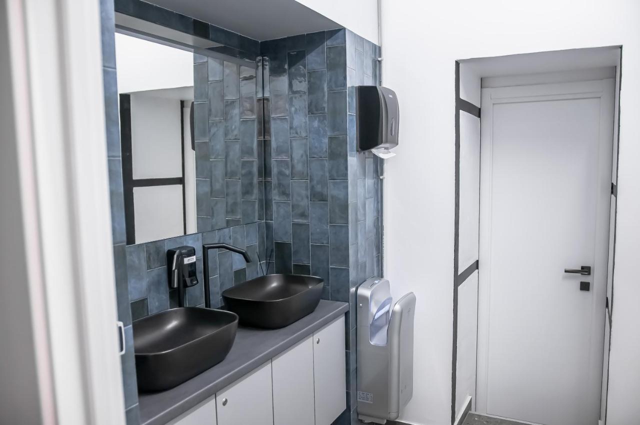 Av-2 Capsule Hotel Kyiv Exterior photo